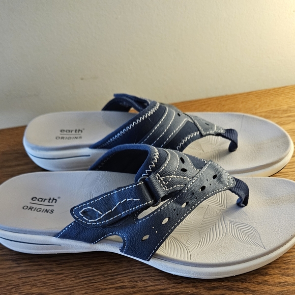 Earth Origins Navy and White Sandals Size 9 - Picture 4 of 6